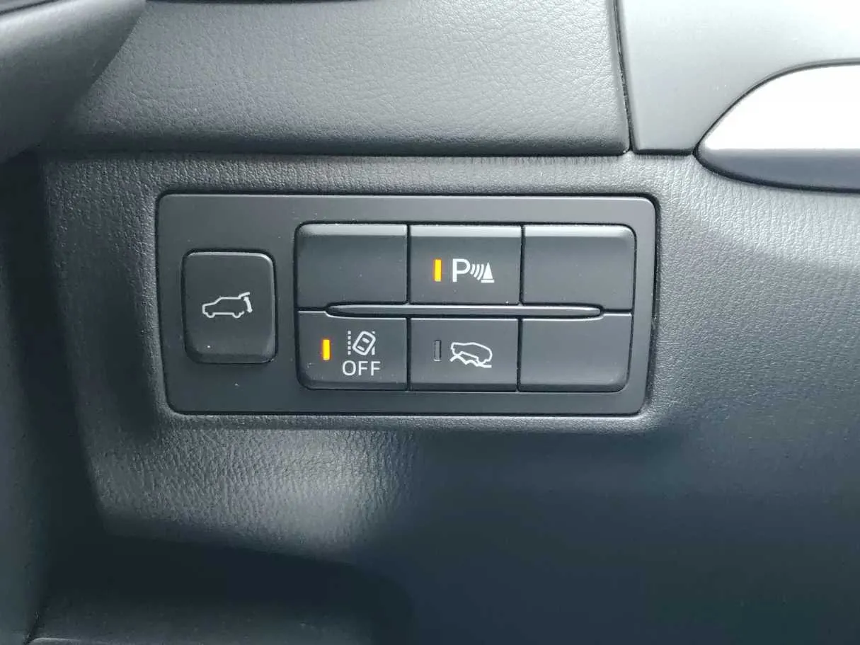 Car image 32