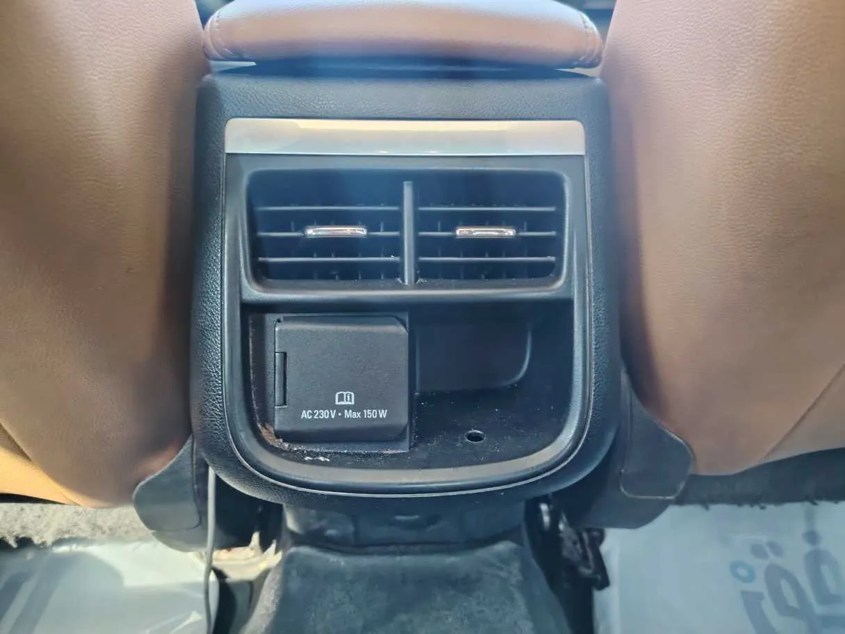 Car image 27