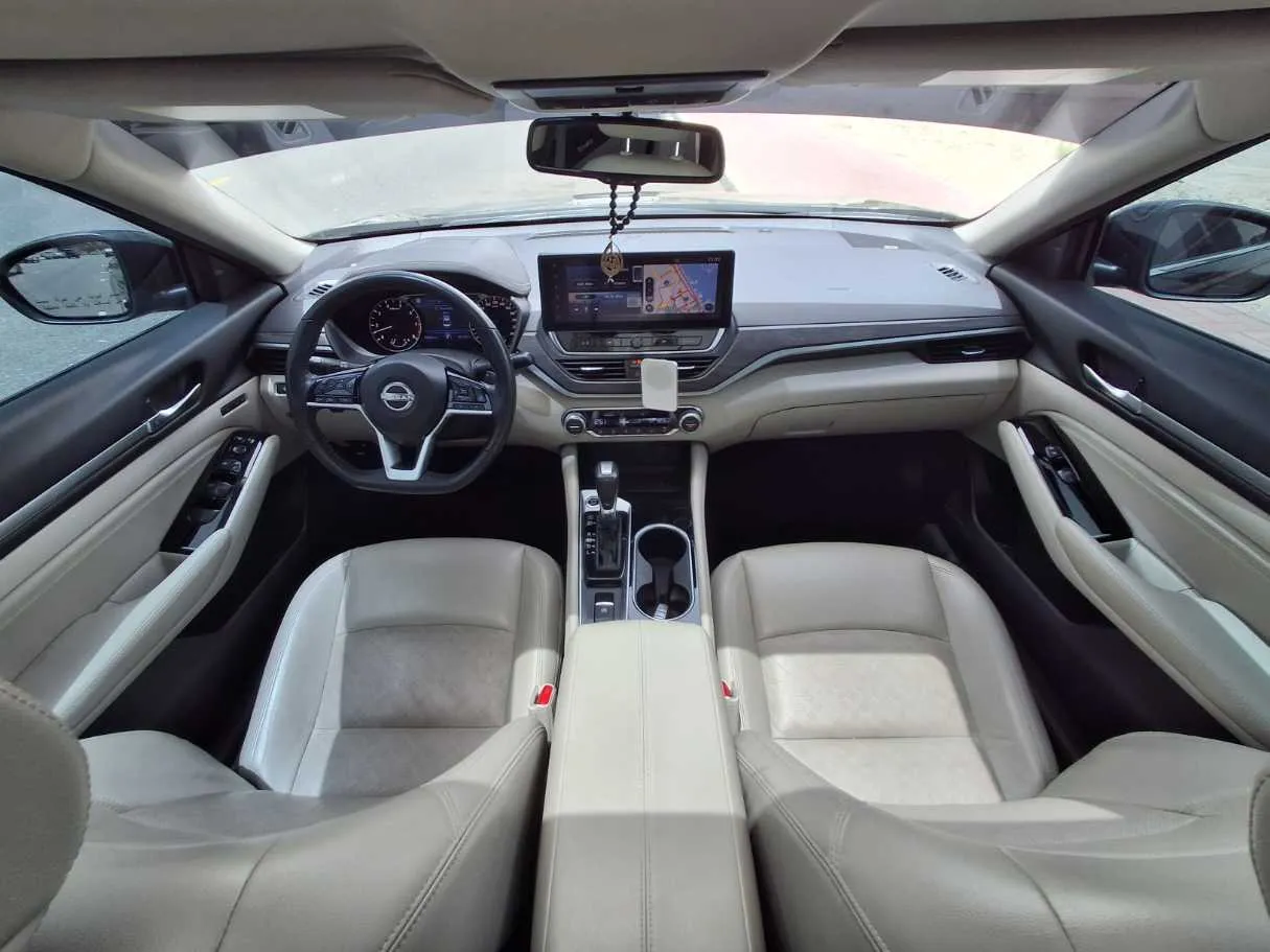 Car image 15