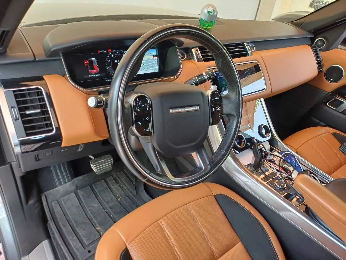 Car image 10