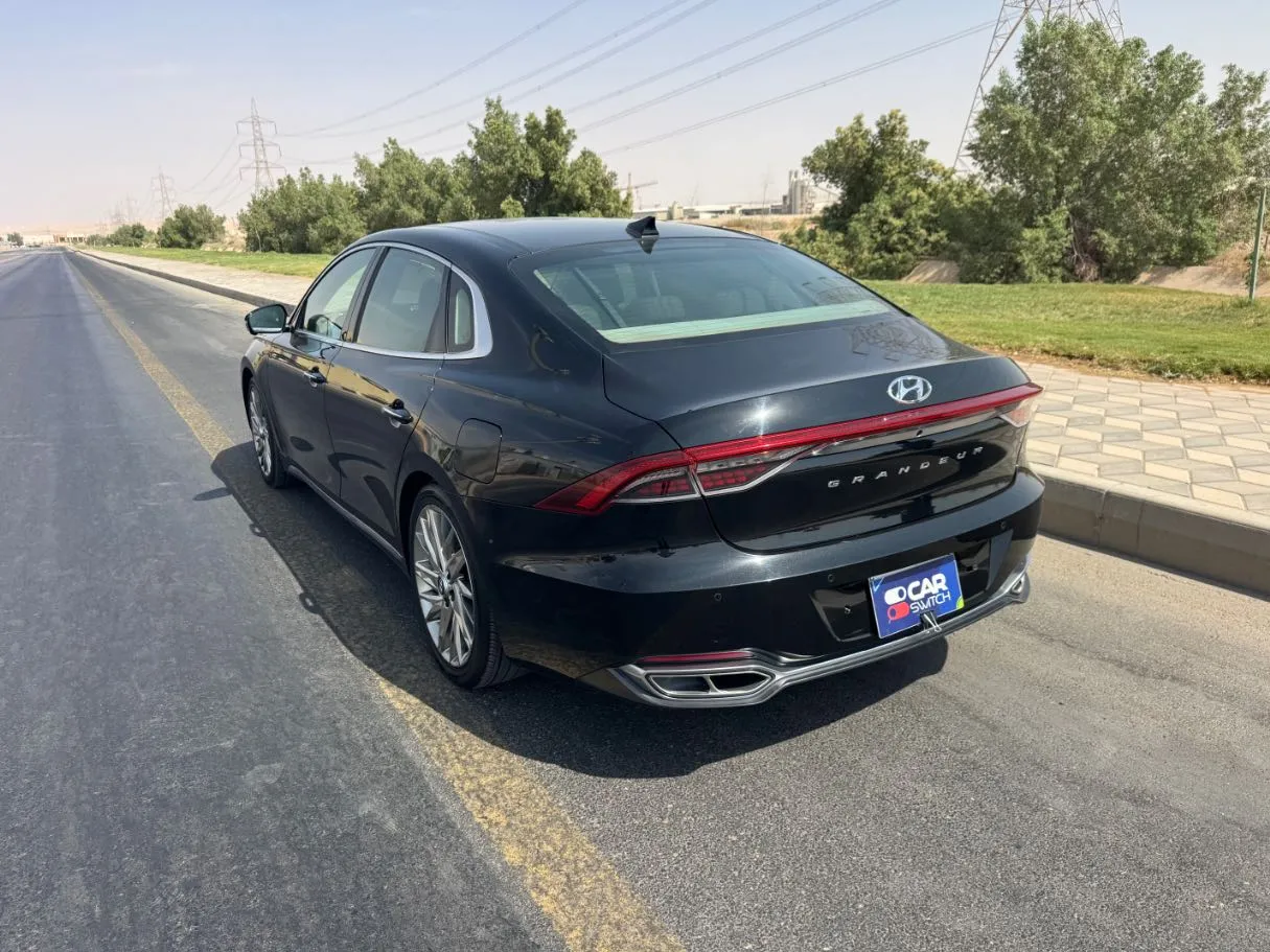 Car image 7