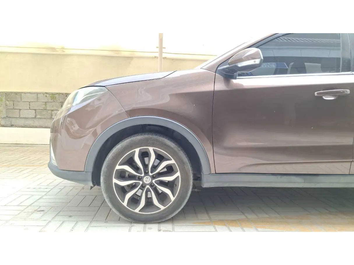 Car image 9