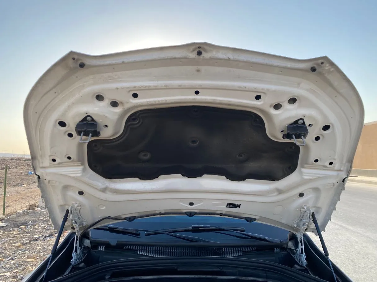 Car image 30