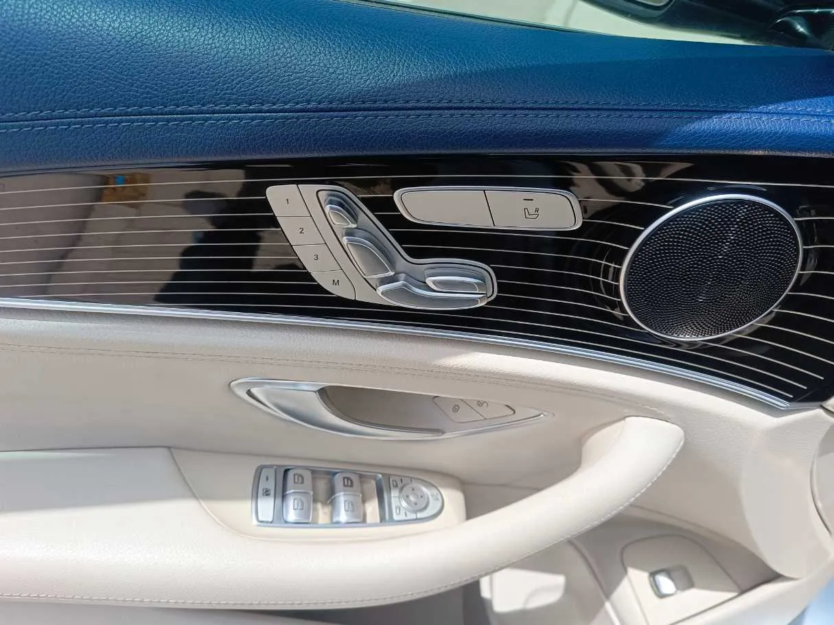 Car image 32