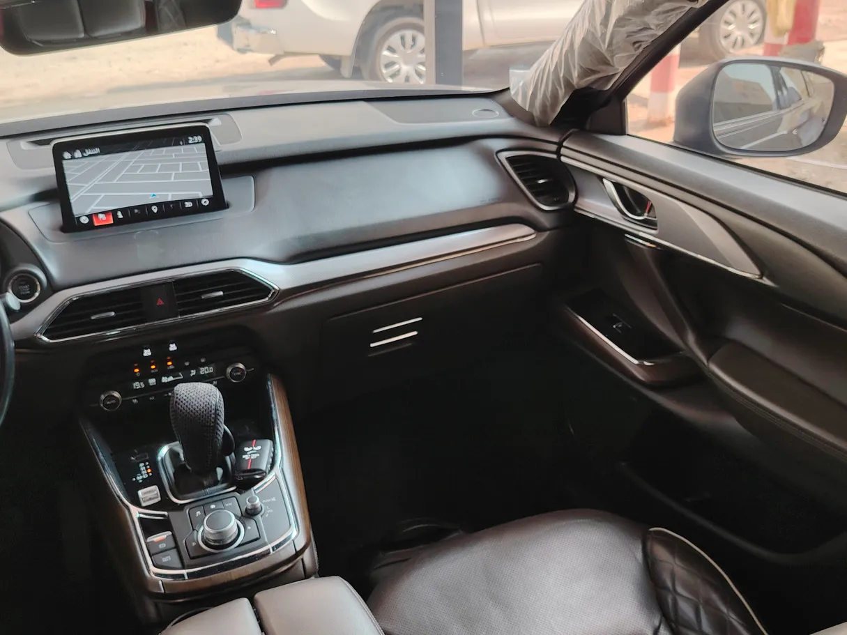 Car image 25