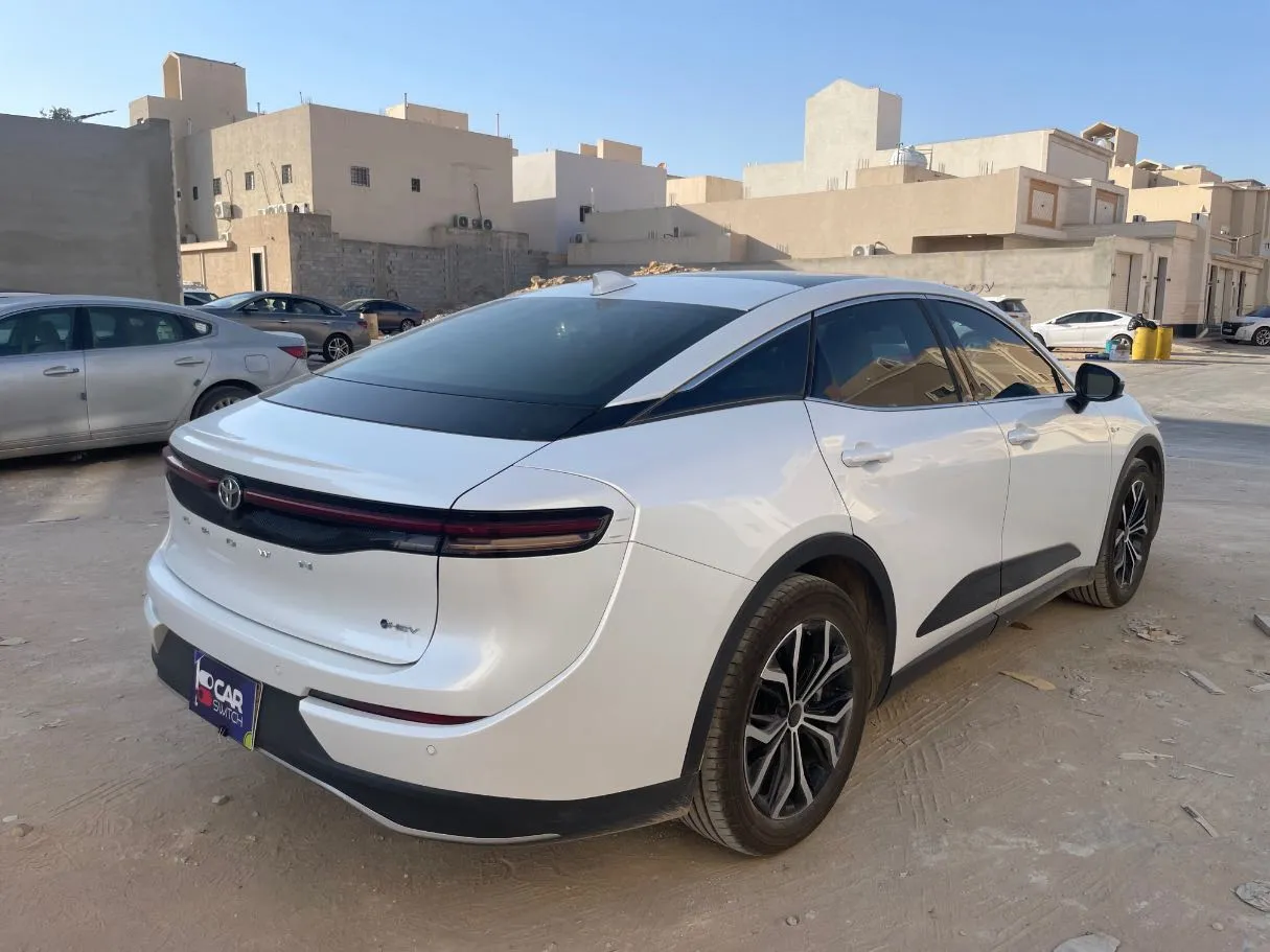 Car image 5