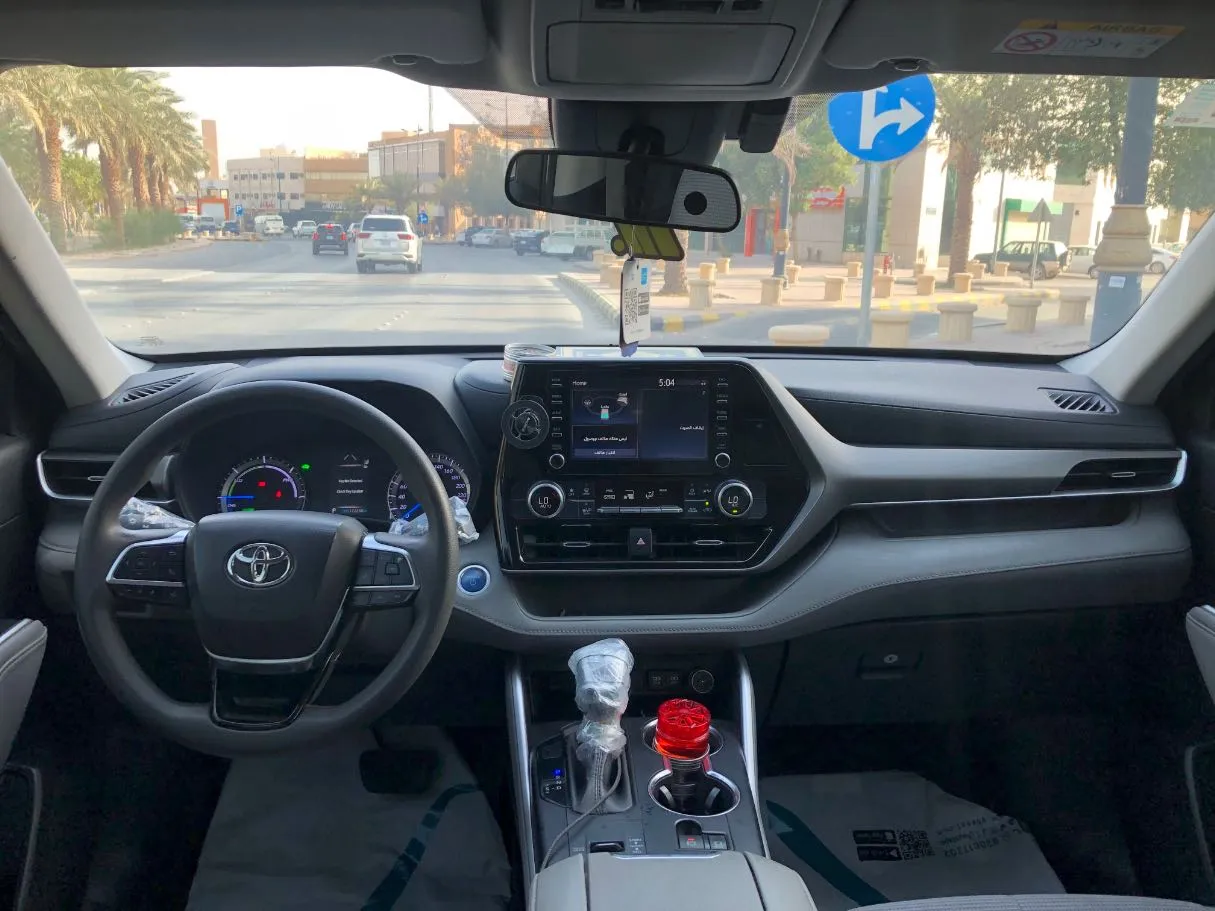Car image 16