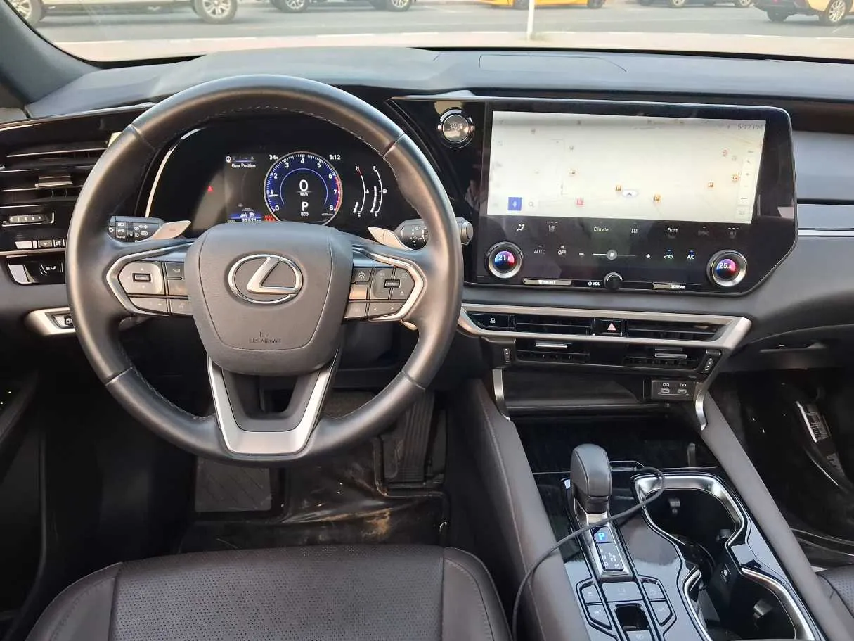 Car image 17