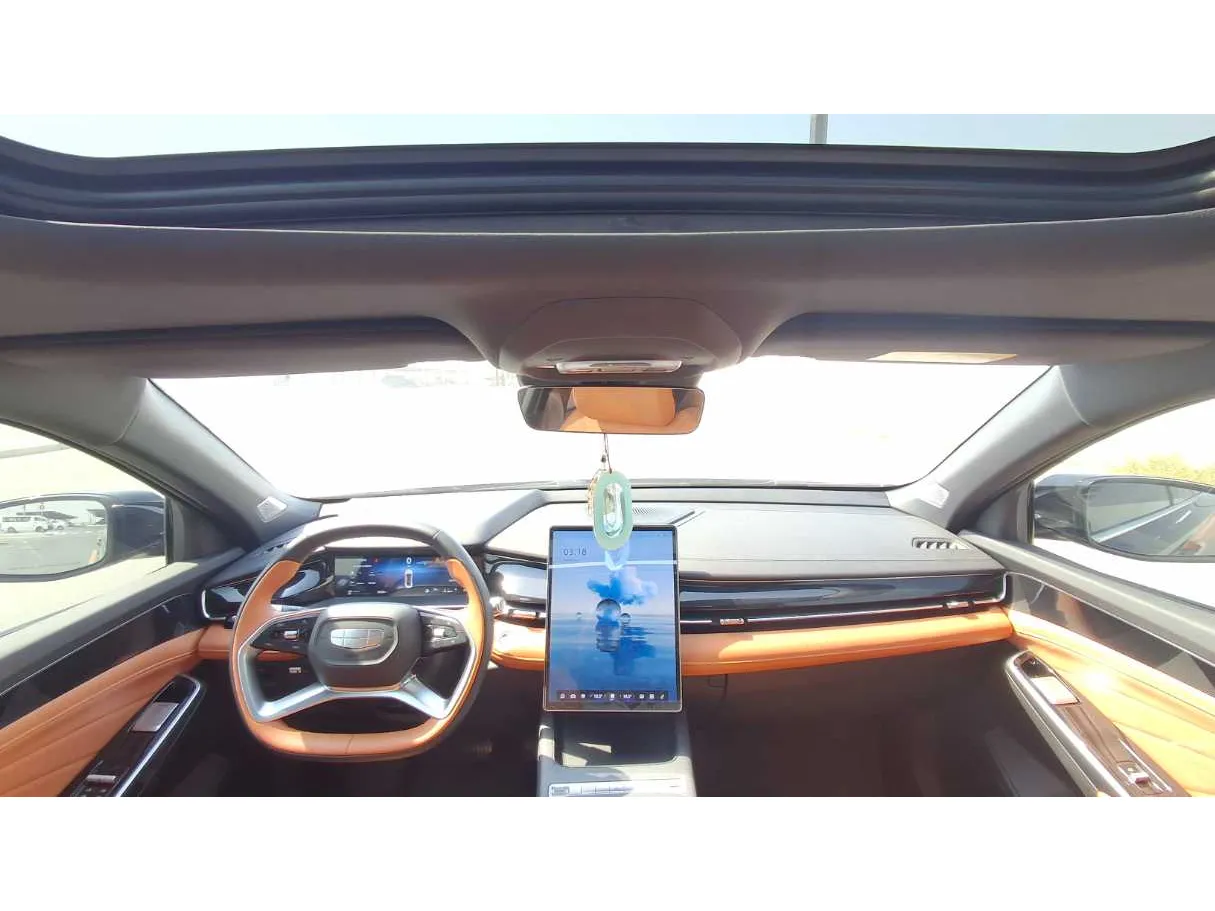 Car image 14