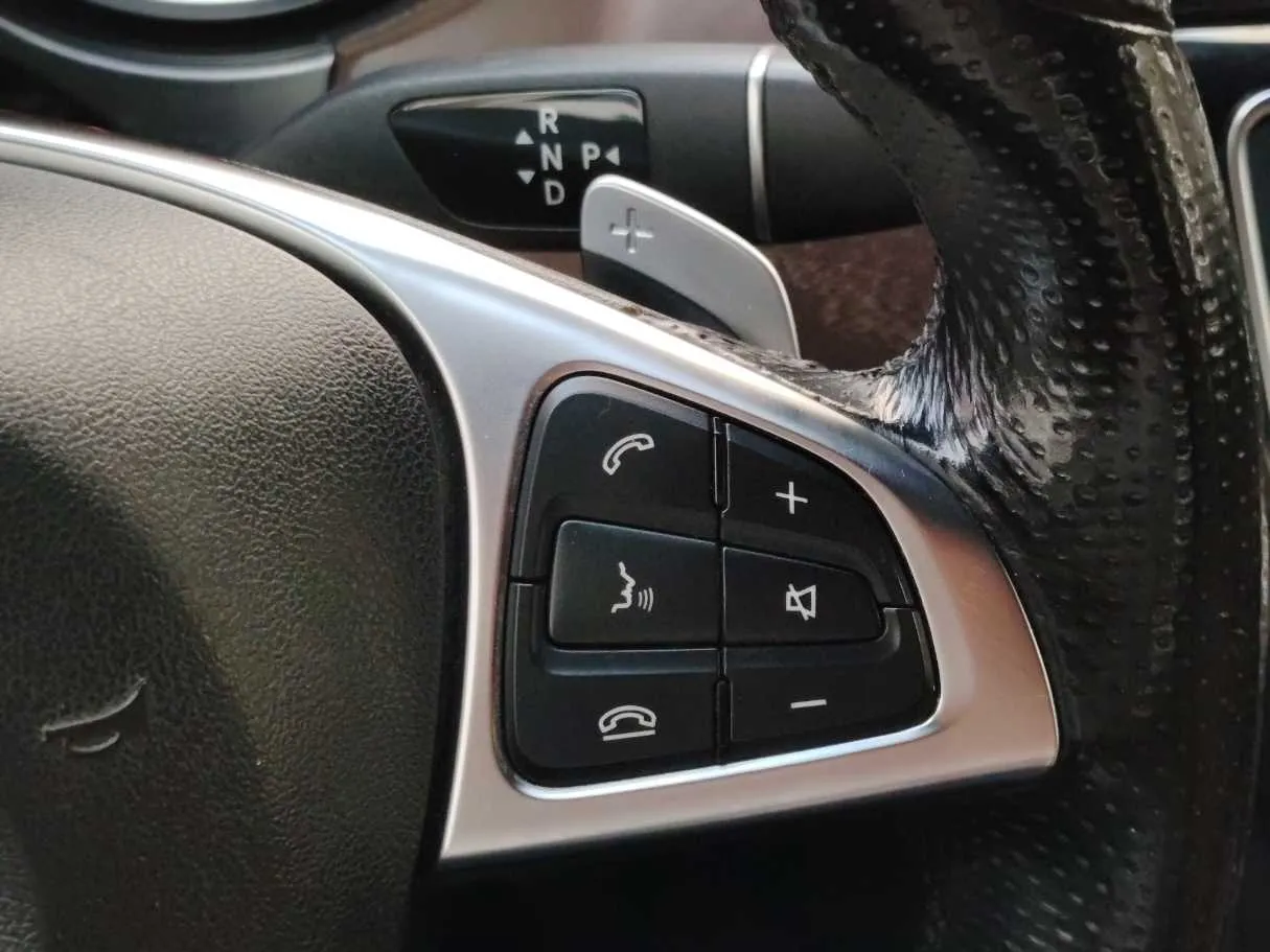 Car image 32