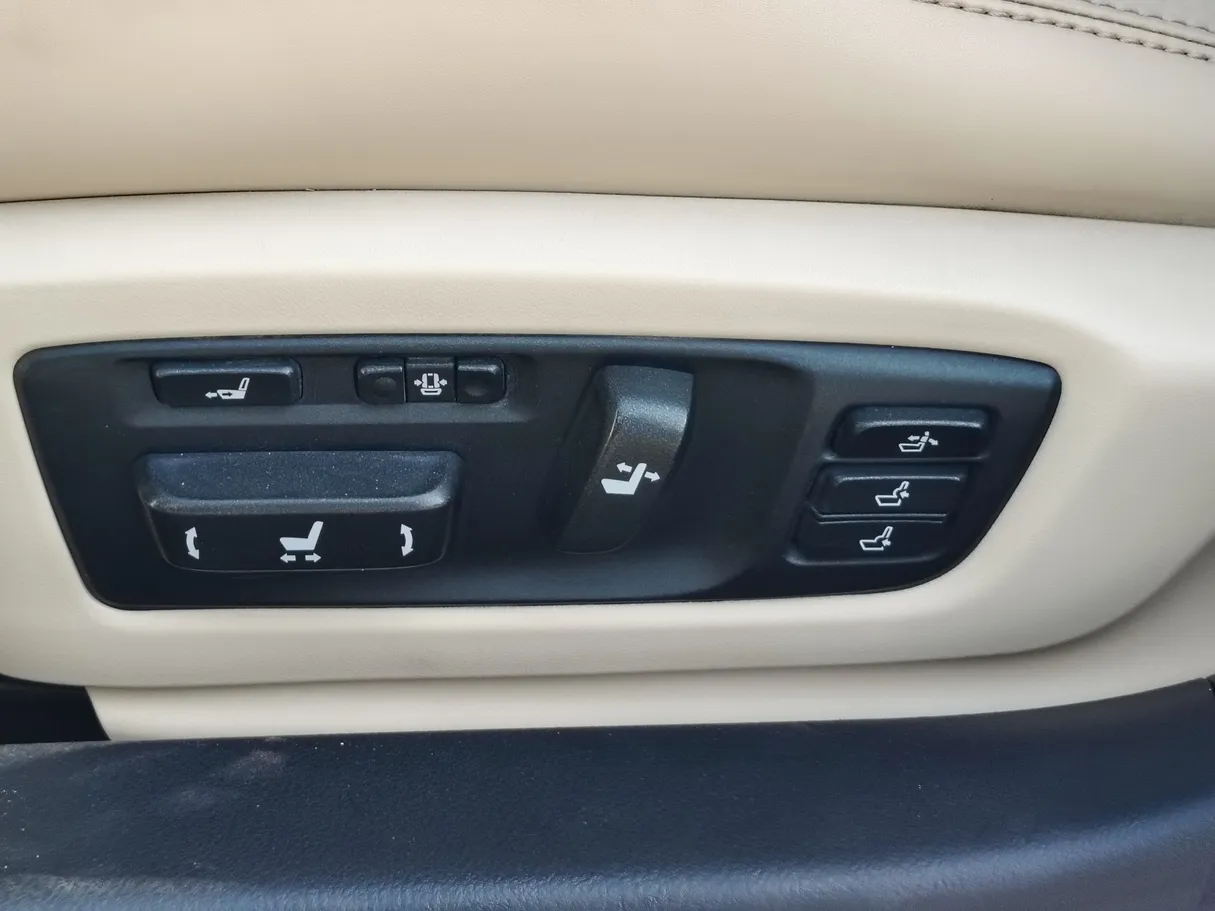 Car image 28
