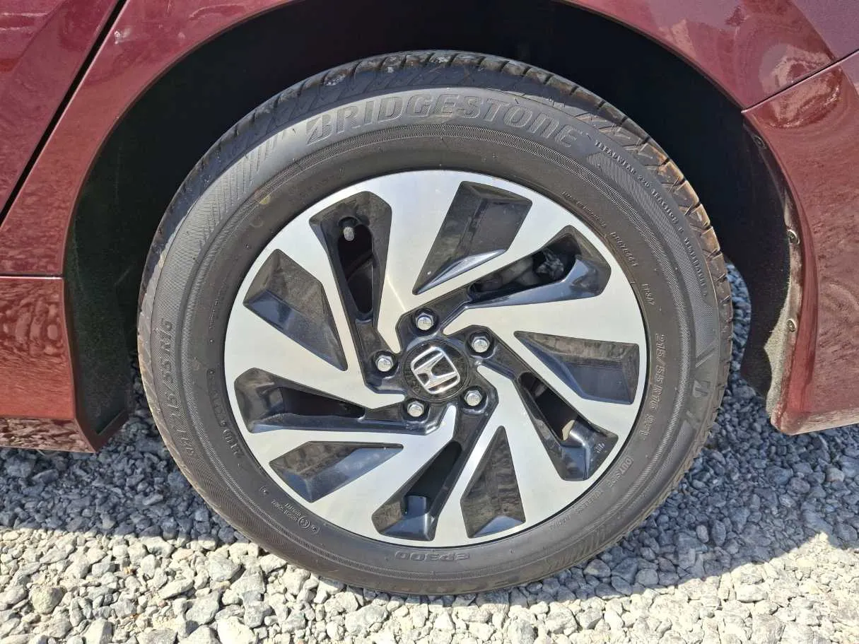 Car image 9