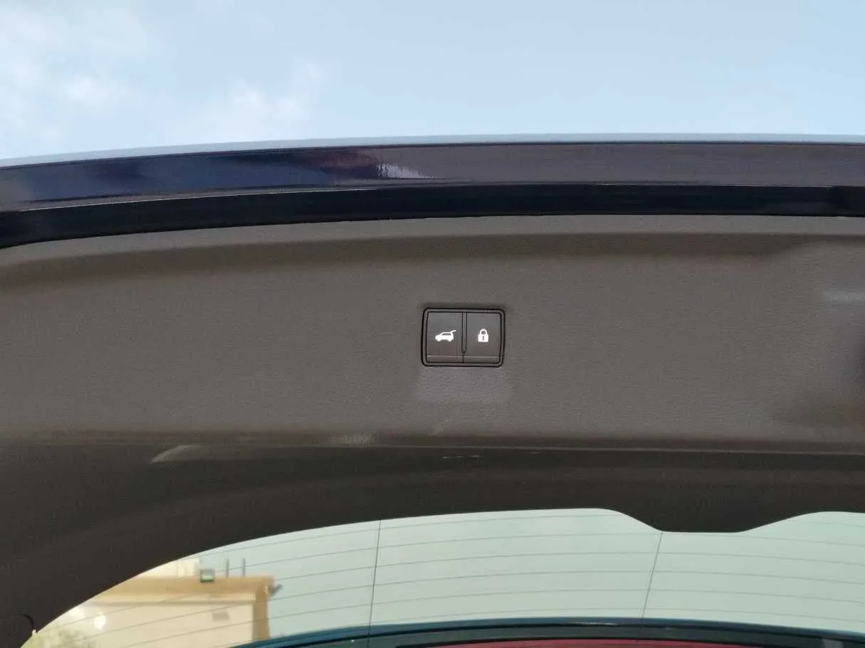 Car image 37
