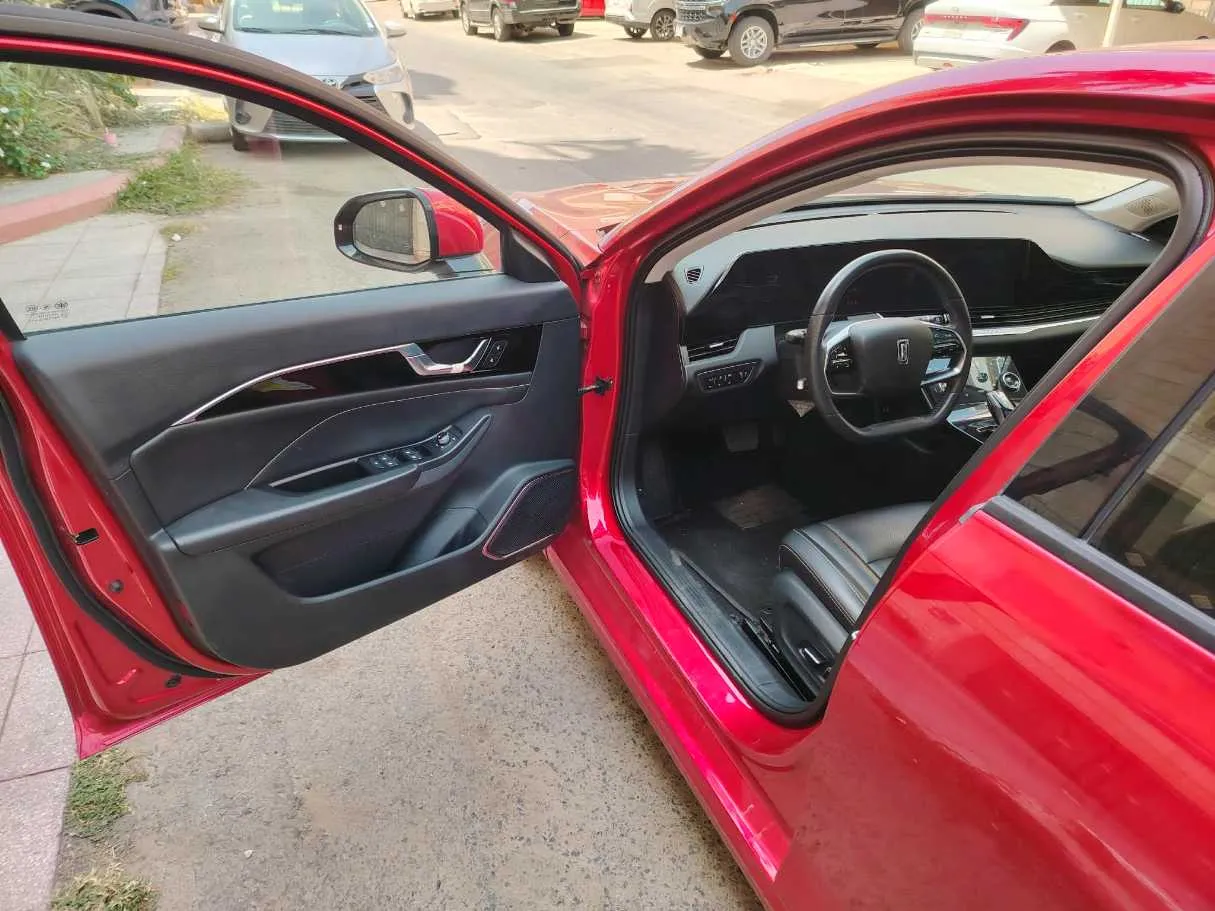 Car image 12