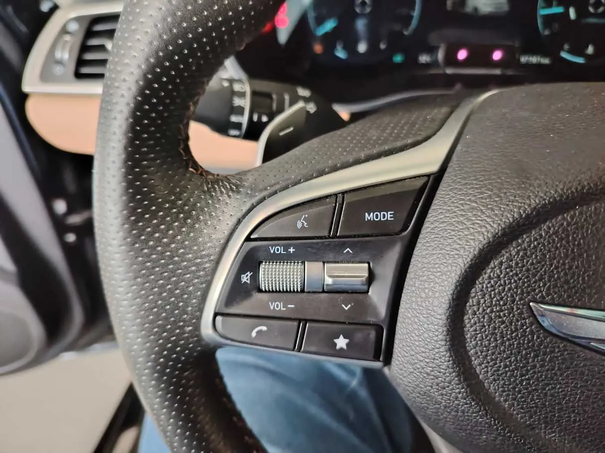 Car image 32
