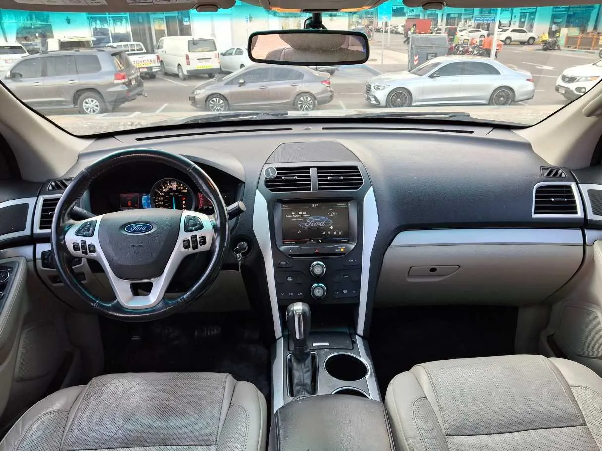 Car image 15