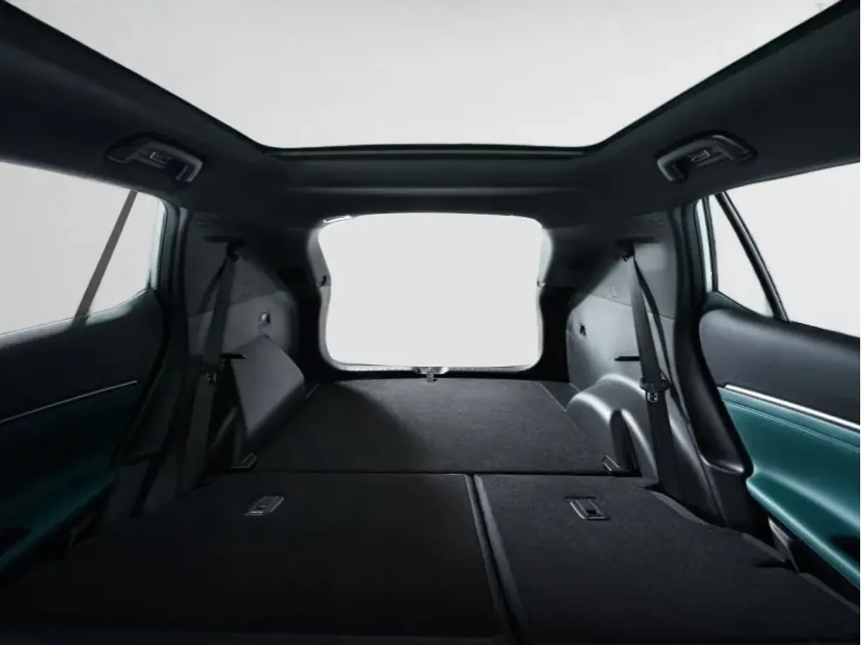 Car image 8