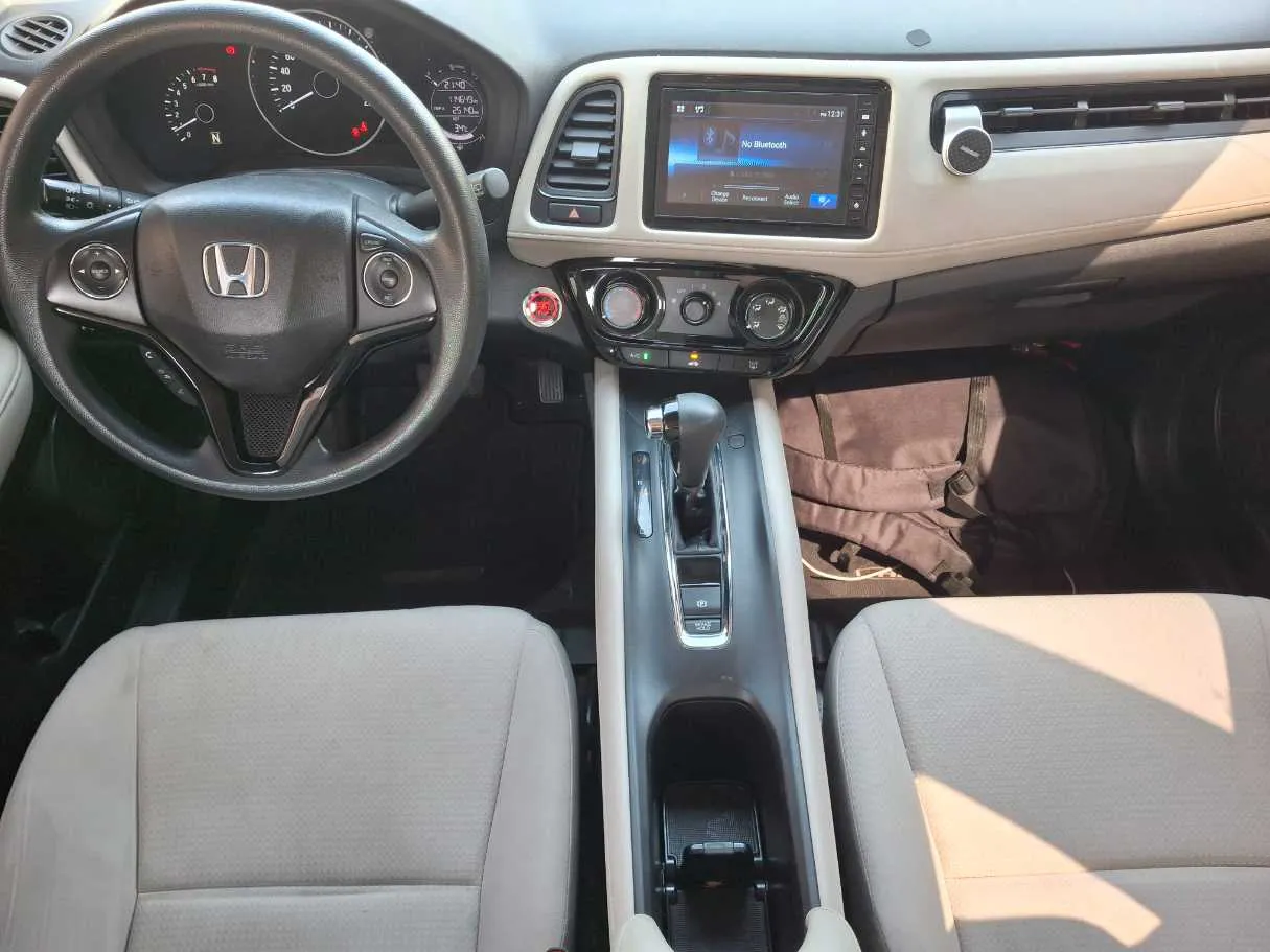 Car image 15