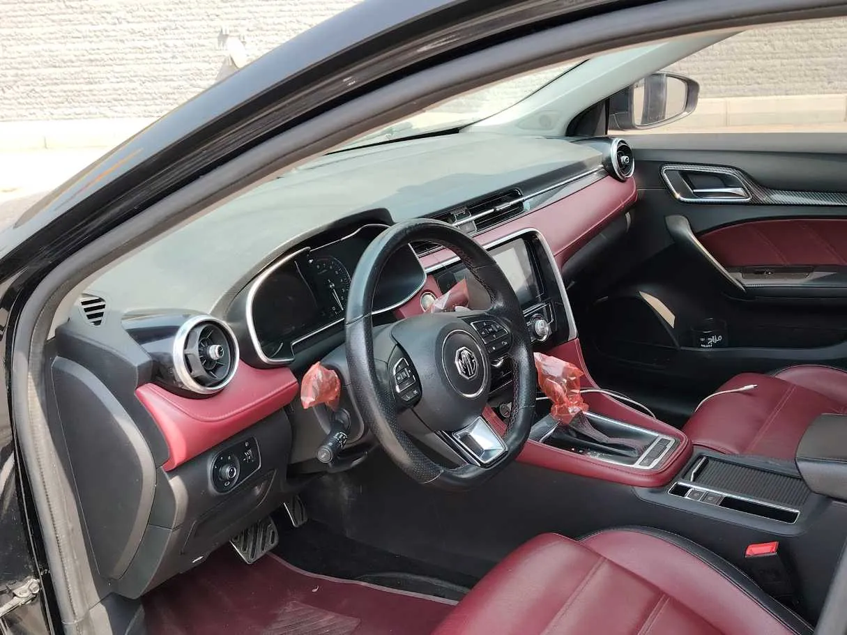 Car image 12