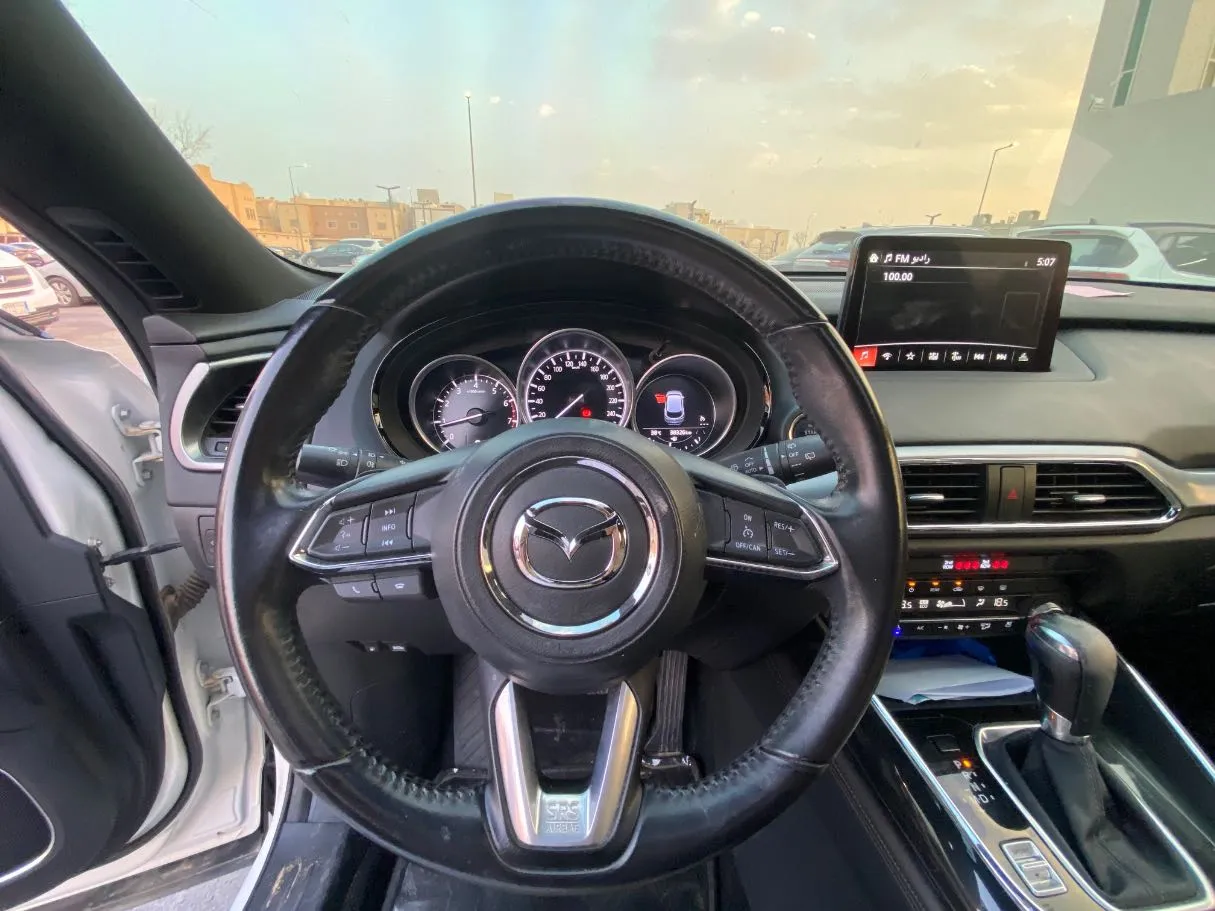 Car image 17