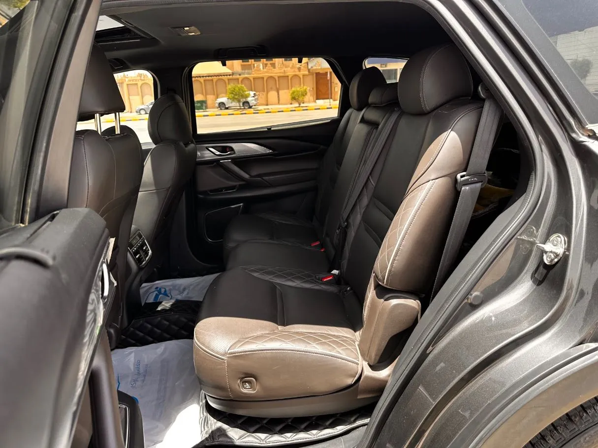 Car image 14
