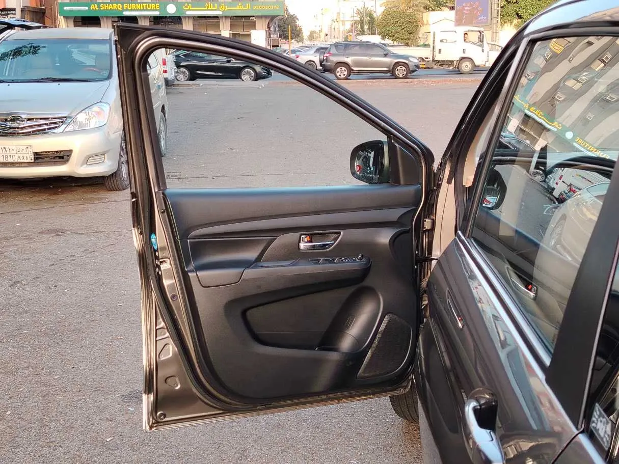 Car image 11