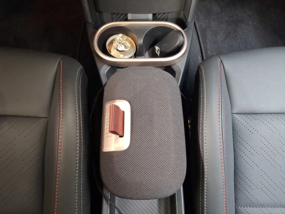 Car image 8