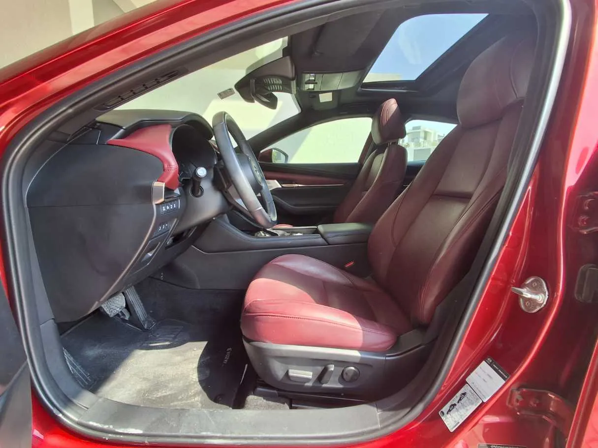 Car image 12