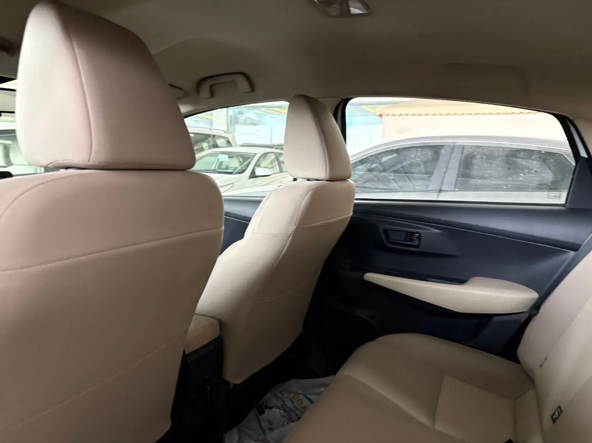 Car image 18