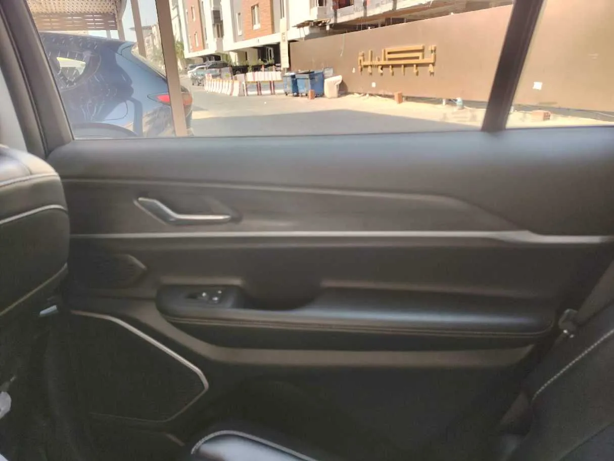 Car image 35
