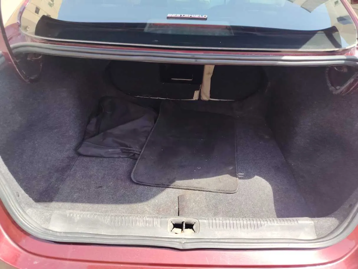 Car image 25