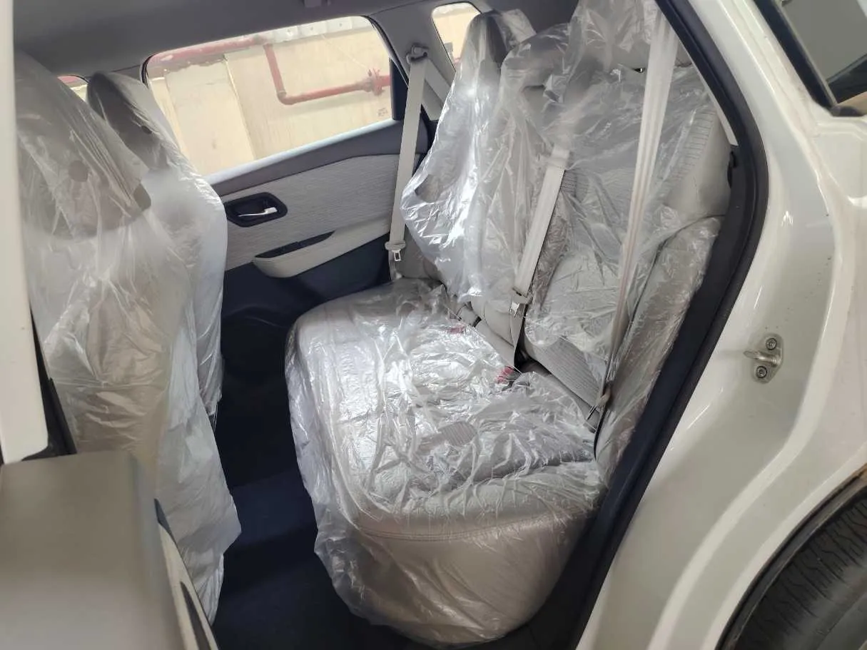 Car image 18