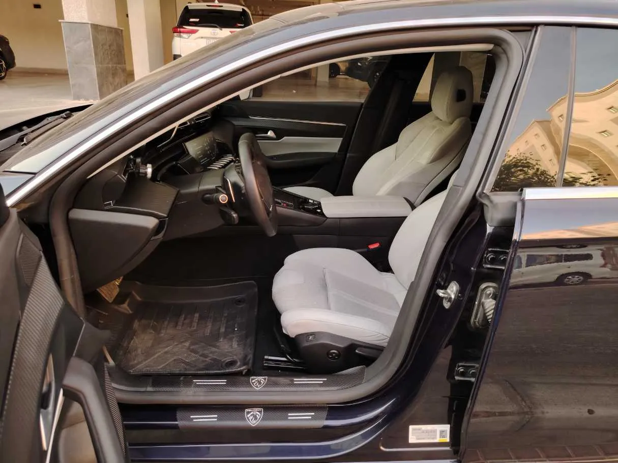 Car image 13