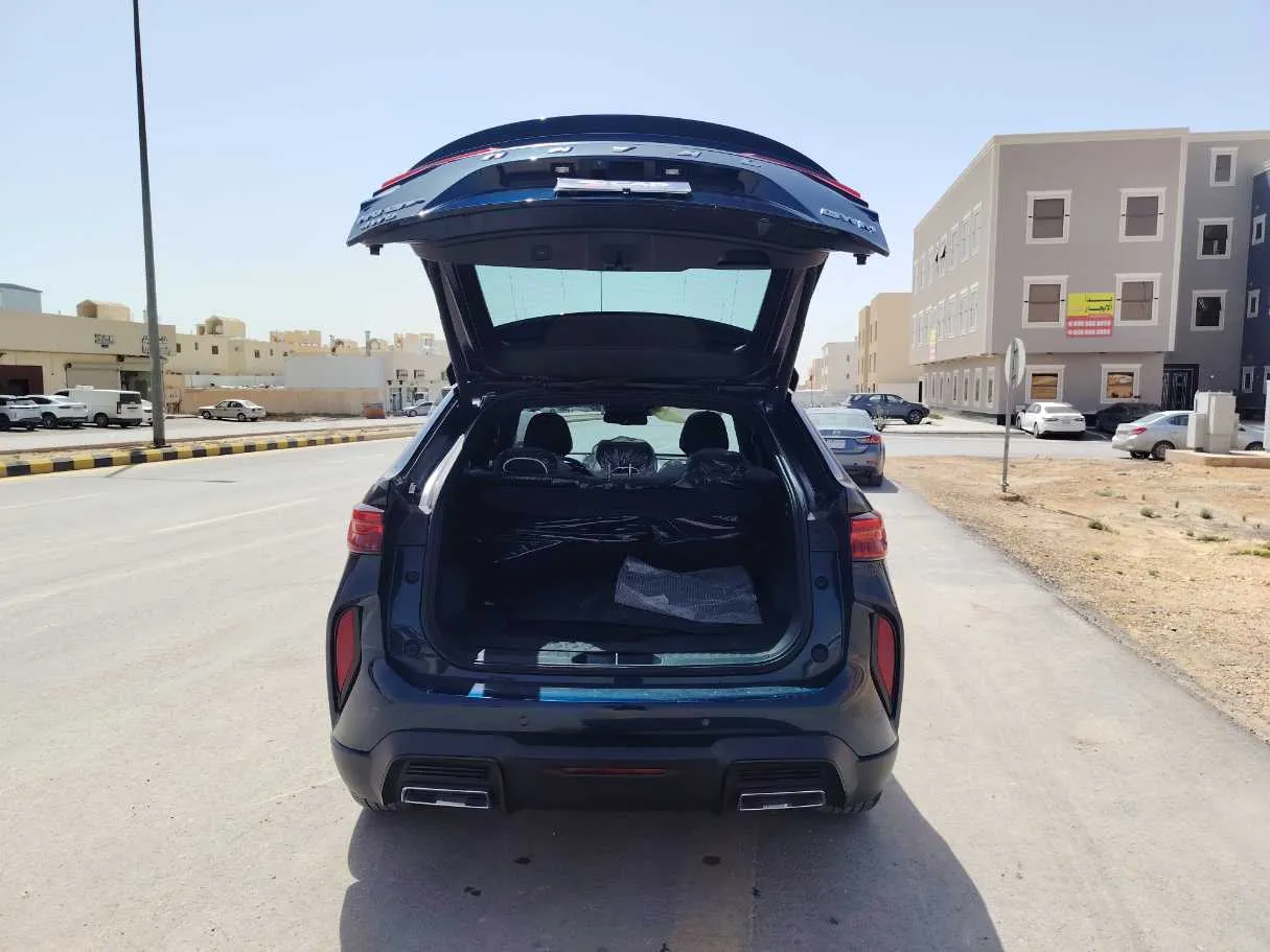 Car image 23