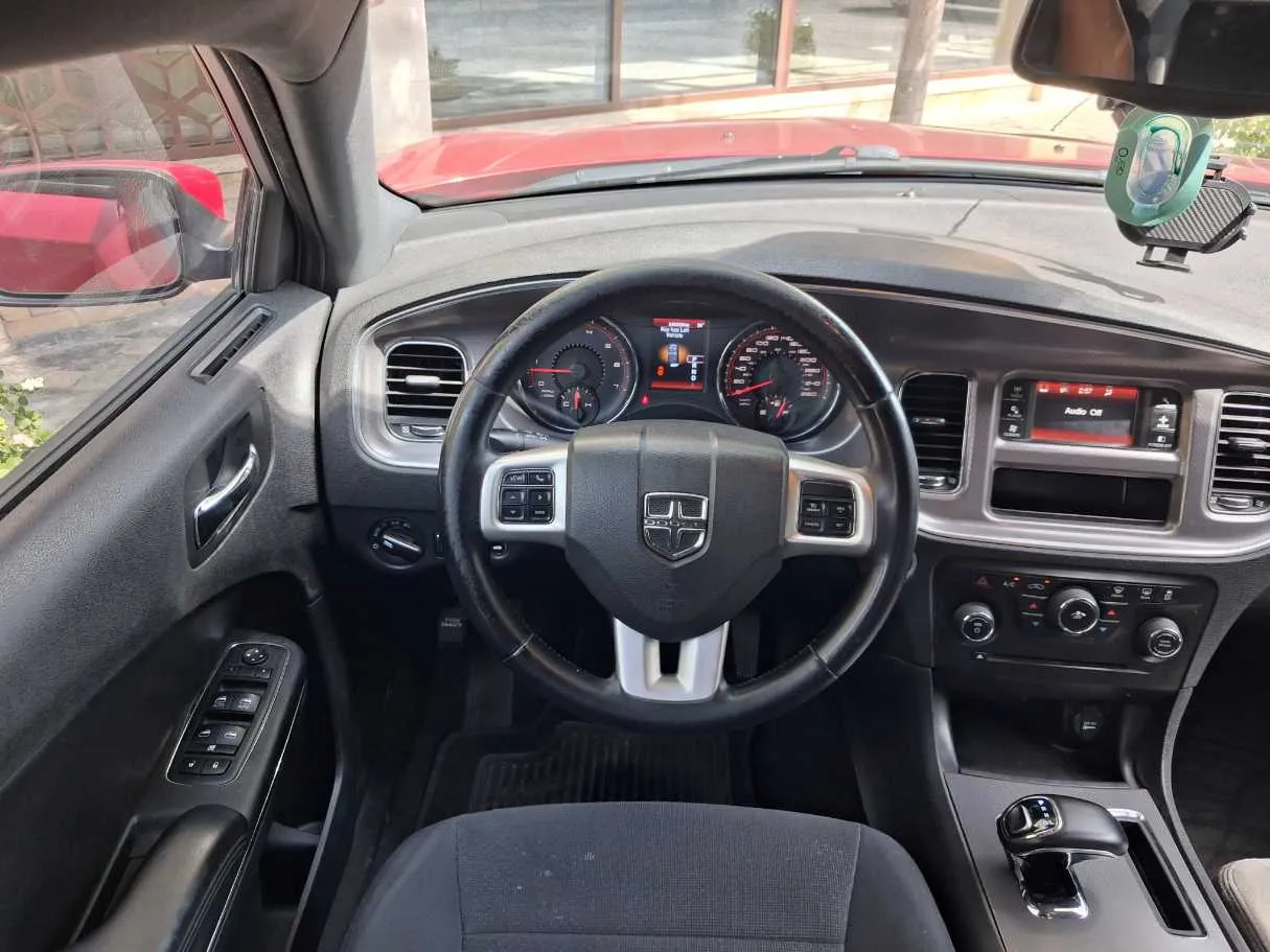 Car image 14