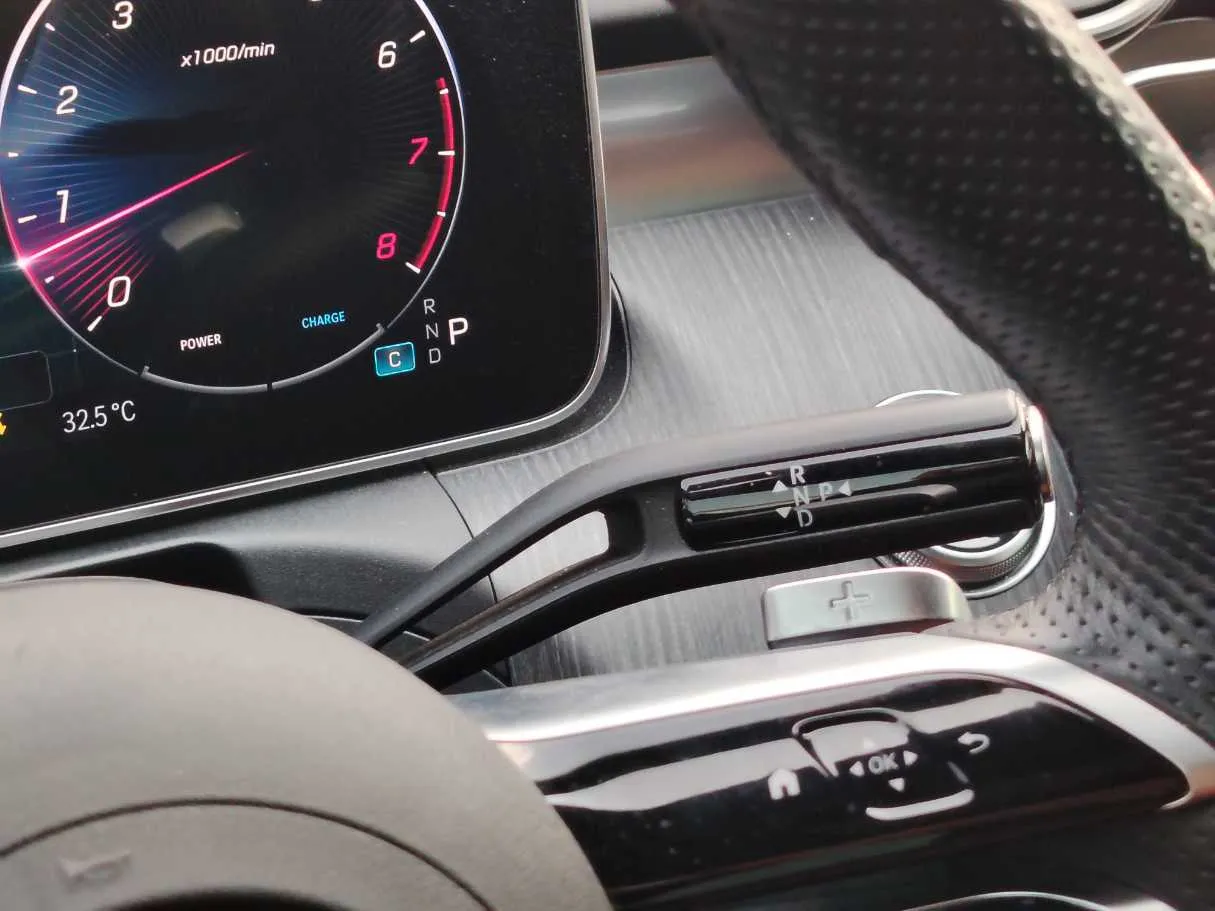 Car image 34