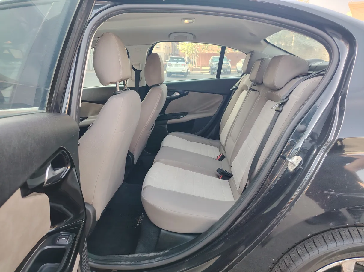 Car image 15