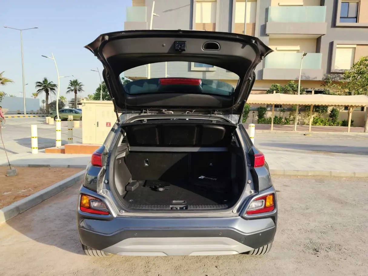Car image 26