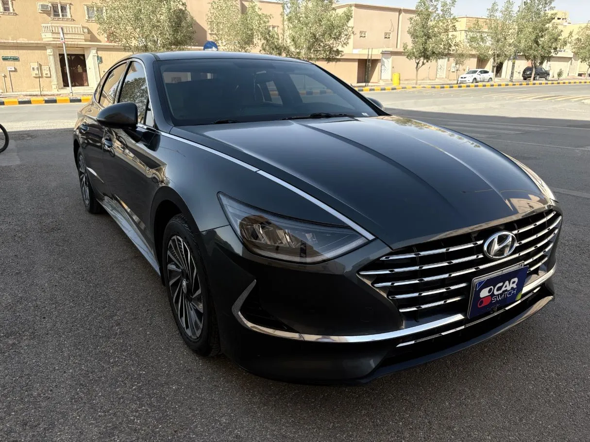 Car image 3