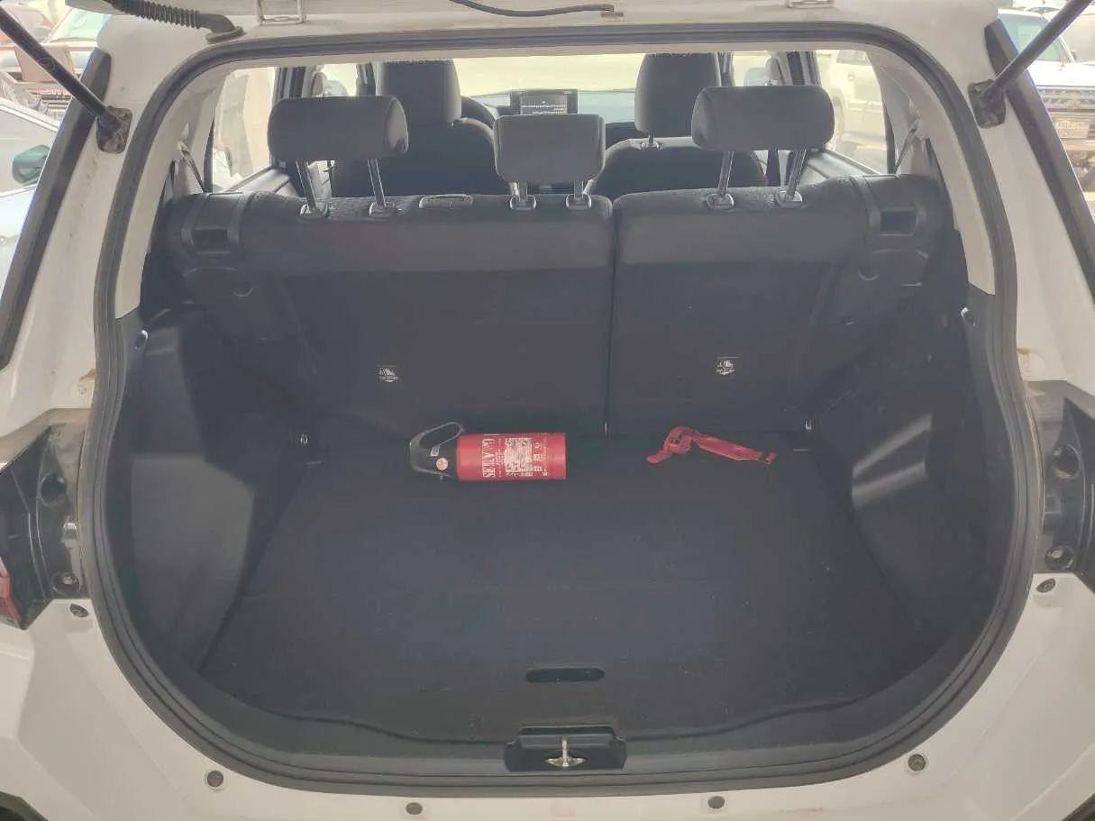 Car image 25