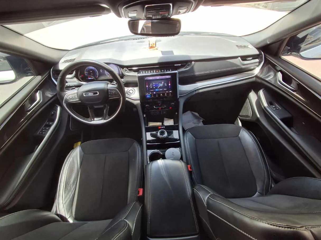 Car image 14