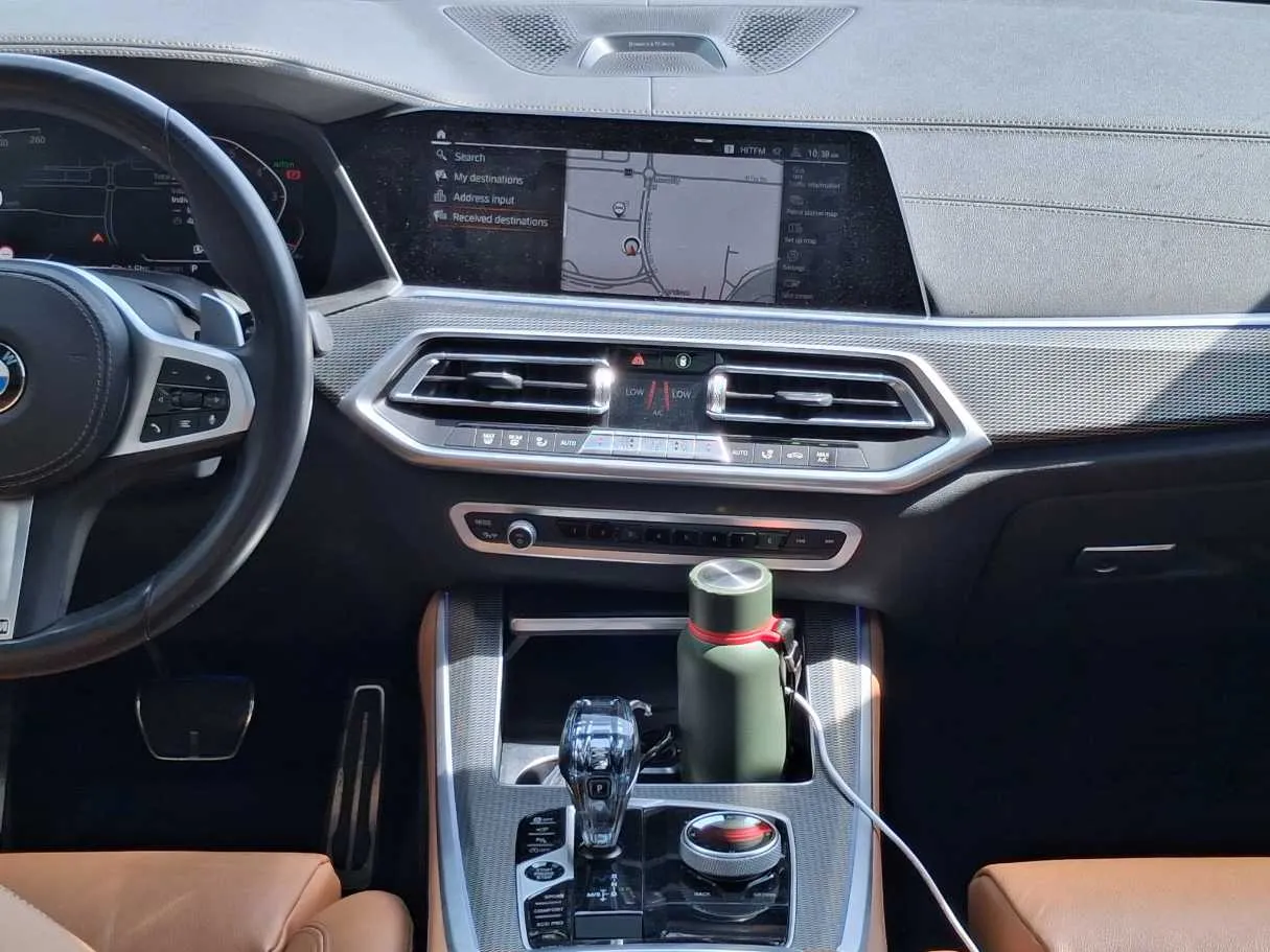 Car image 16