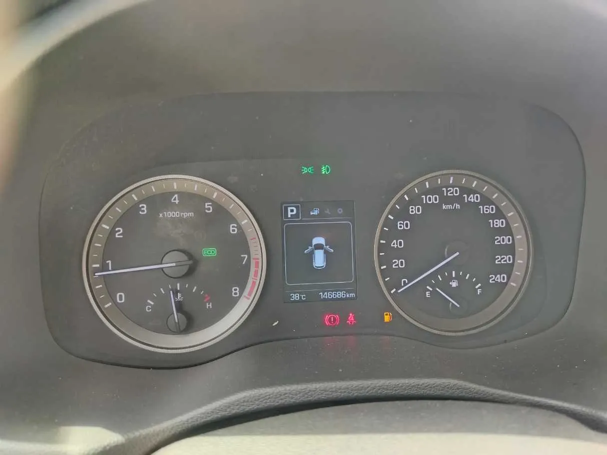 Car image 32