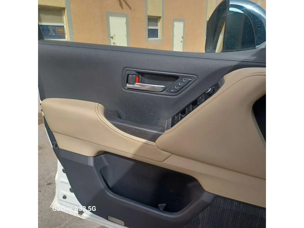 Car image 37