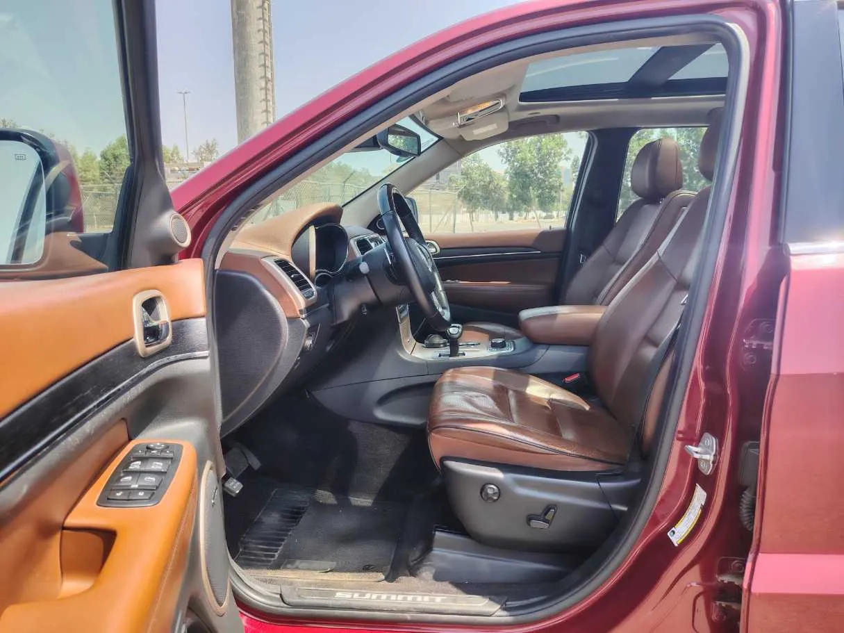 Car image 12
