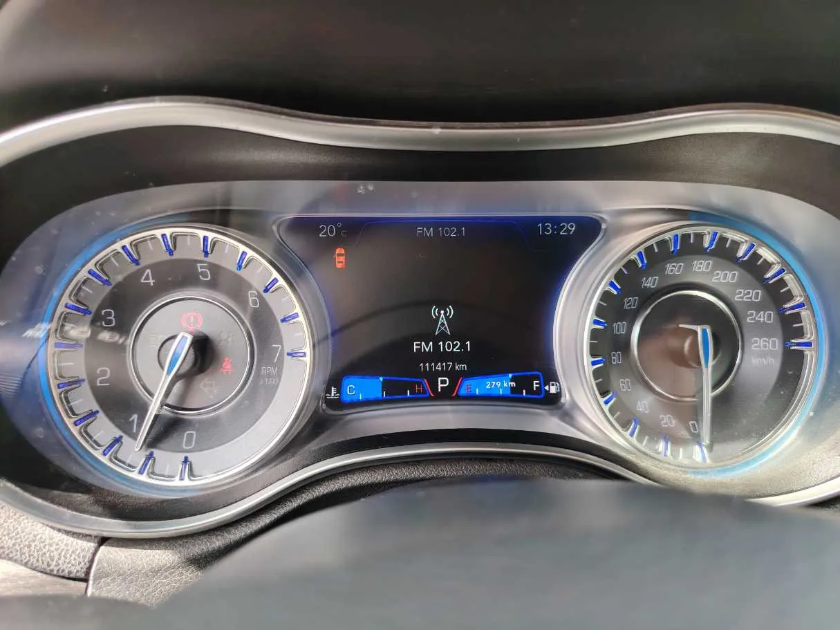 Car image 17