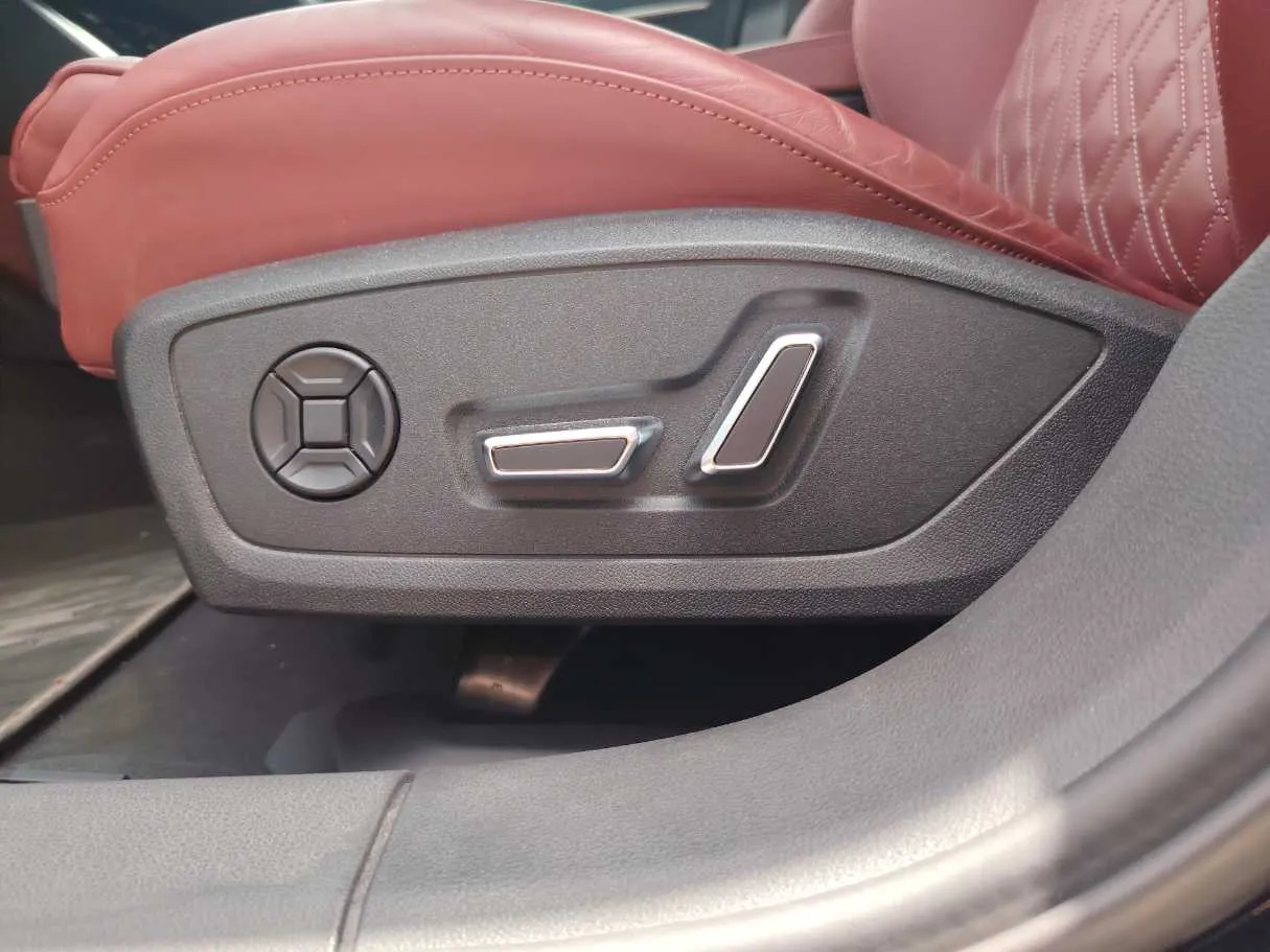 Car image 35