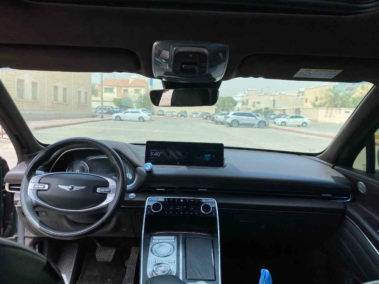 Car image 15