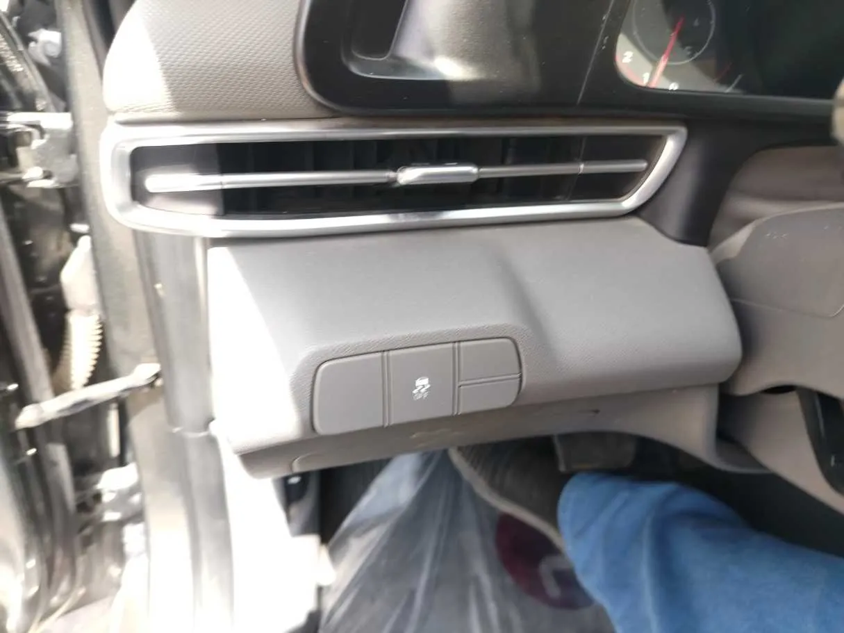 Car image 36