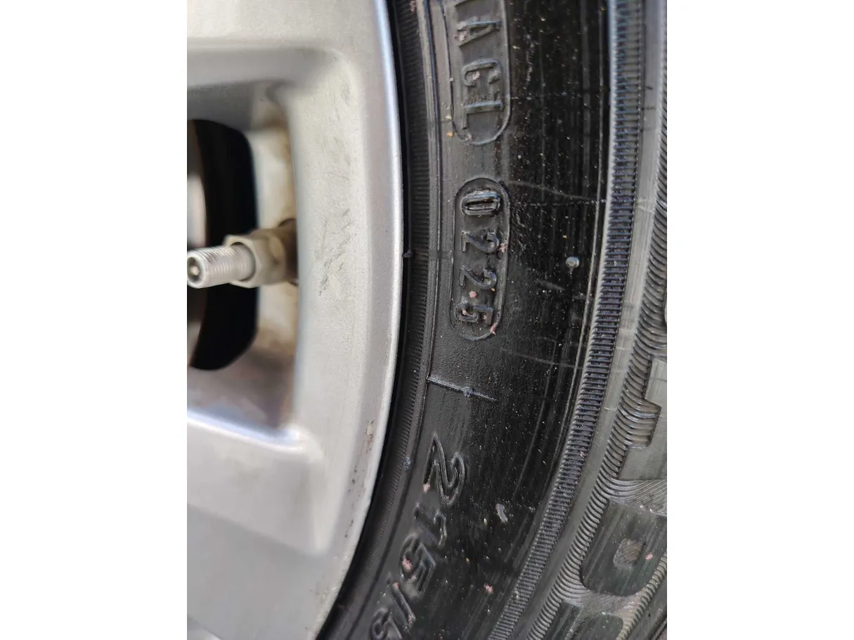 Car image 30